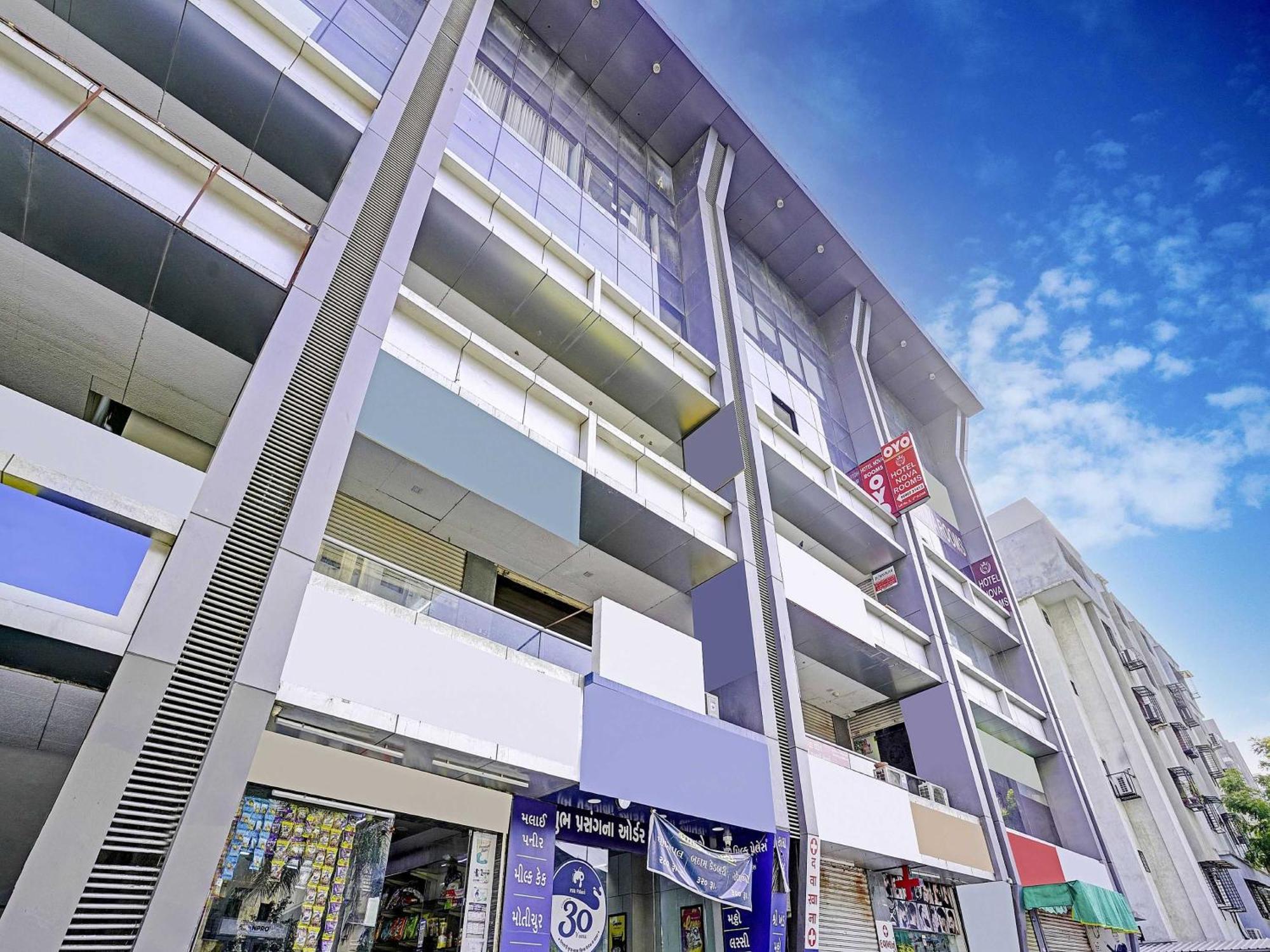 Hotel O Nova Rooms Surate Exterior foto