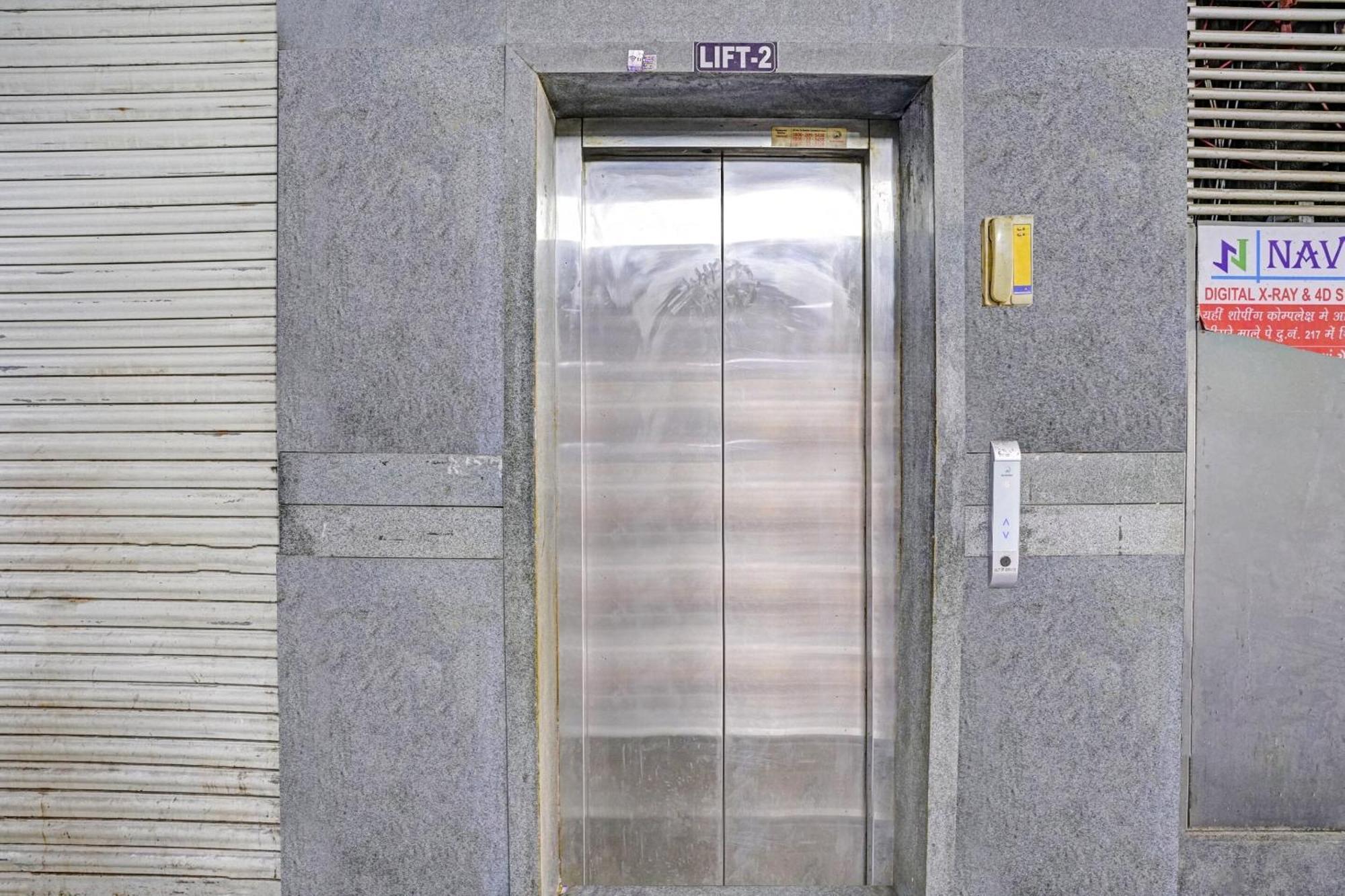 Hotel O Nova Rooms Surate Exterior foto
