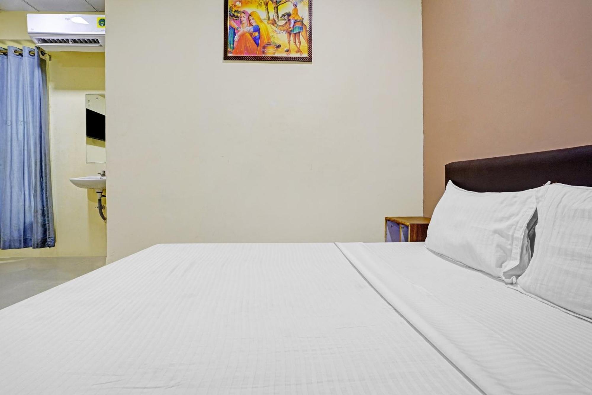 Hotel O Nova Rooms Surate Exterior foto