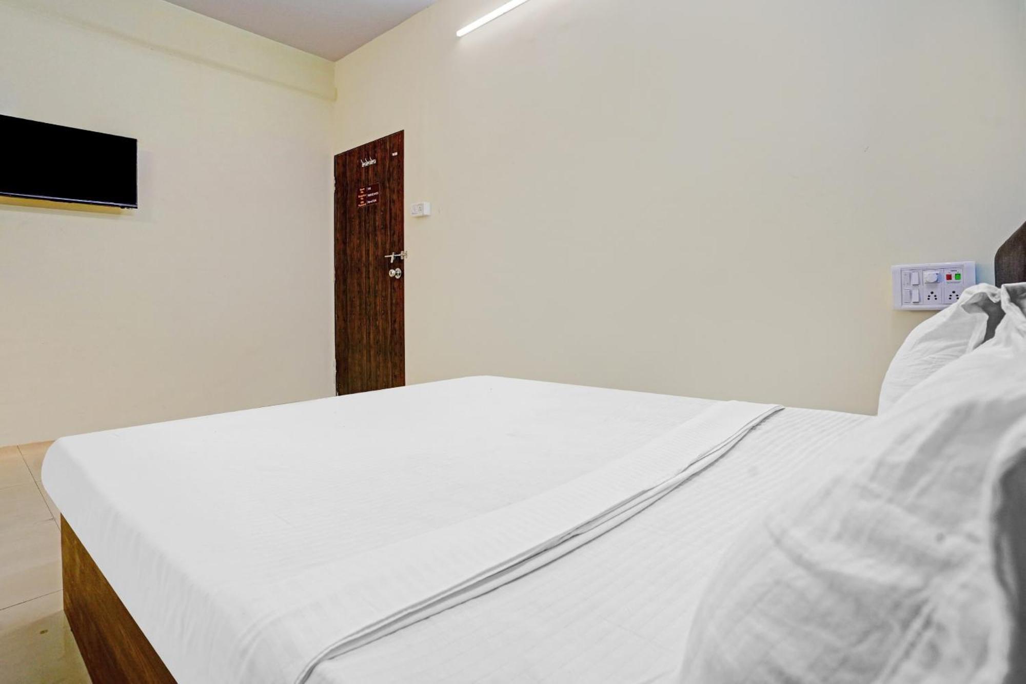 Hotel O Nova Rooms Surate Exterior foto