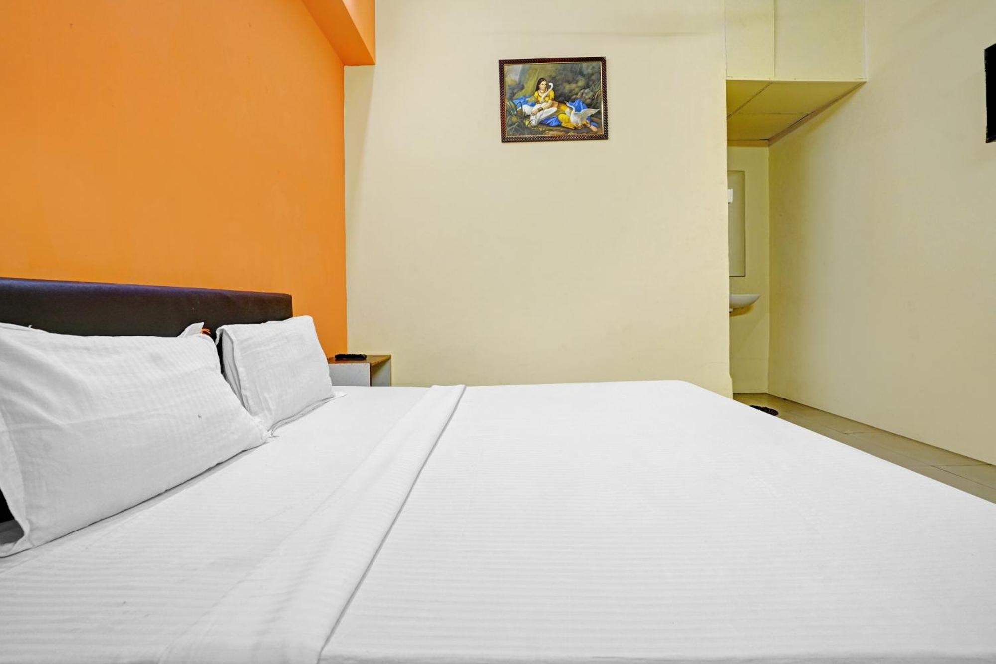 Hotel O Nova Rooms Surate Exterior foto